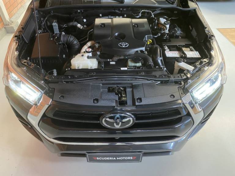 TOYOTA - HILUX - 2021/2021 - Cinza - R$ 242.990,00