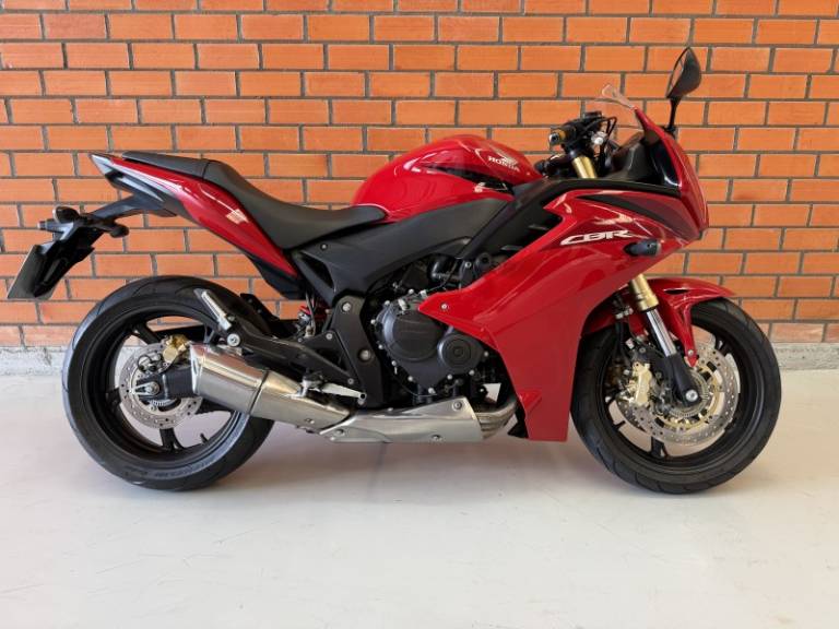 HONDA - CBR 600F - 2014/2014 - Vinho - R$ 41.990,00