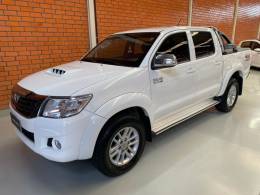 TOYOTA - HILUX - 2013/2013 - Branca - R$ 135.000,00