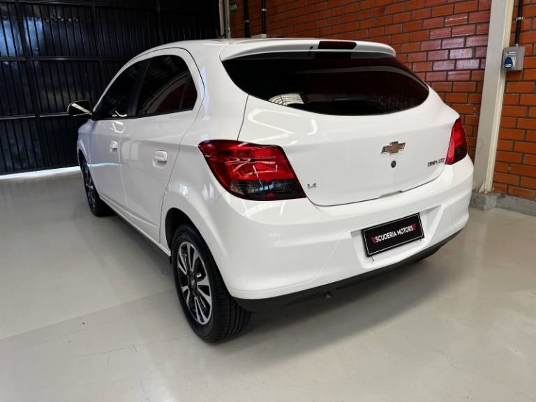 CHEVROLET - ONIX - 2014/2014 - Branca - R$ 52.990,00