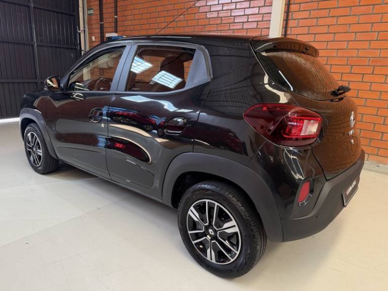 RENAULT - KWID - 2023/2023 - Preta - R$ 57.990,00