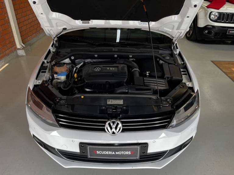 VOLKSWAGEN - JETTA - 2014/2014 - Branca - R$ 78.990,00