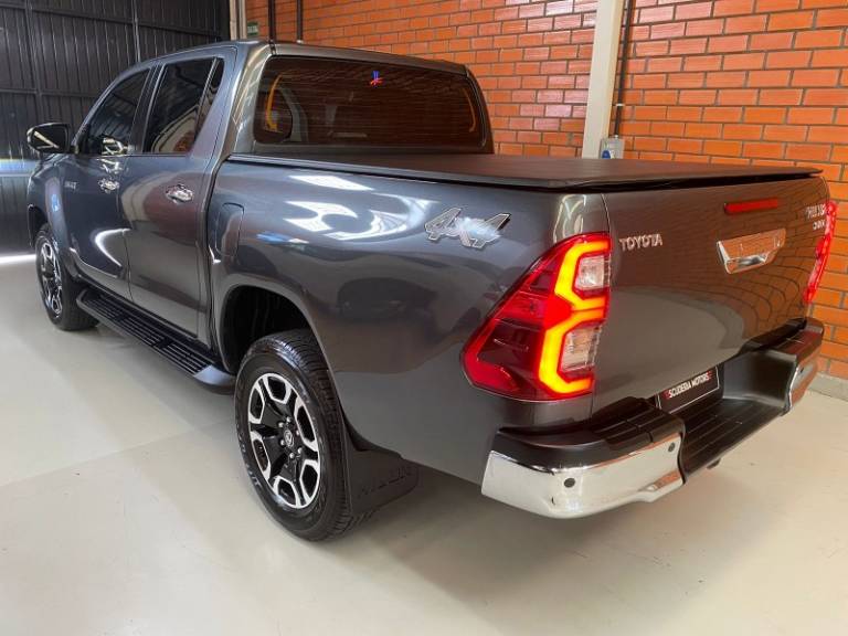 TOYOTA - HILUX - 2021/2021 - Cinza - R$ 237.990,00