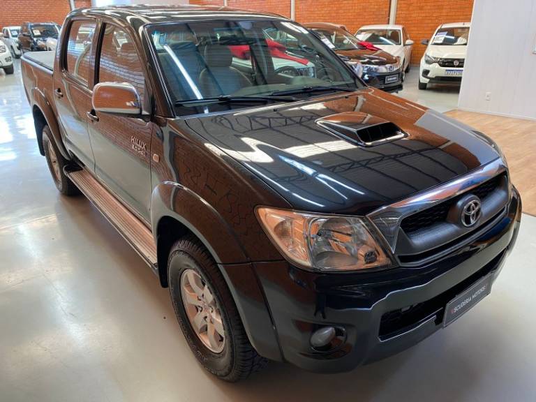 TOYOTA - HILUX - 2011/2011 - Preta - R$ 118.990,00