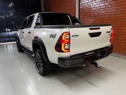 TOYOTA - HILUX - 2022/2022 - Branca - R$ 281.990,00