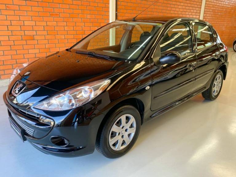 PEUGEOT - 207 - 2011/2012 - Preta - R$ 23.890,00