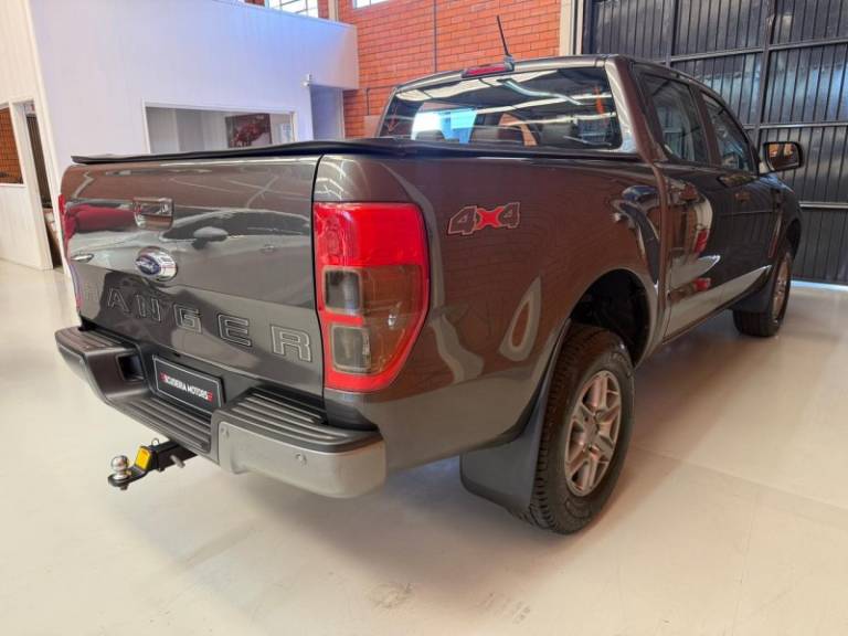 FORD - RANGER - 2021/2021 - Cinza - R$ 157.990,00