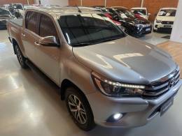 TOYOTA - HILUX - 2017/2017 - Prata - R$ 185.990,00