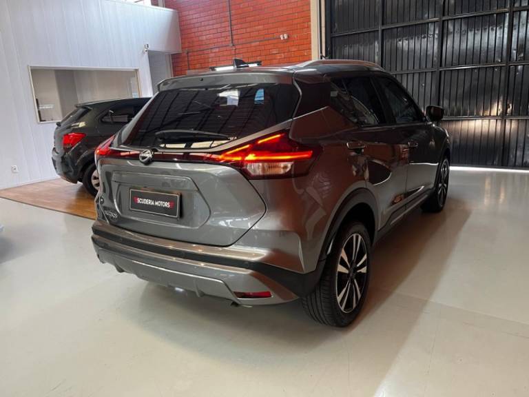 NISSAN - KICKS - 2024/2024 - Cinza - R$ 120.990,00