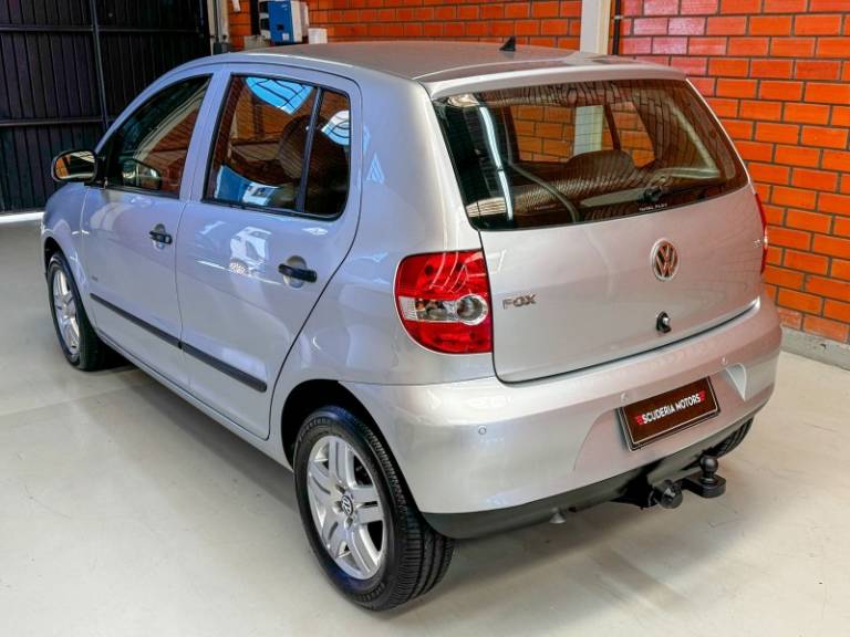 VOLKSWAGEN - FOX - 2008/2008 - Prata - R$ 31.990,00