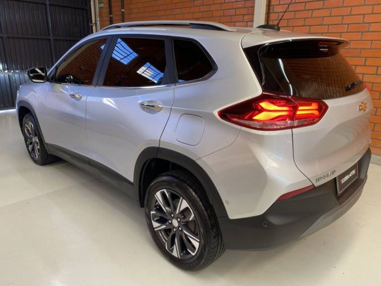 CHEVROLET - TRACKER - 2023/2023 - Prata - R$ 129.990,00