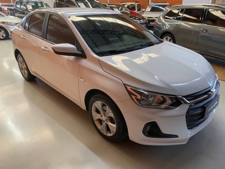 CHEVROLET - ONIX - 2023/2023 - Branca - R$ 91.990,00