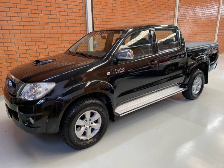 TOYOTA - HILUX - 2011/2011 - Preta - R$ 122.990,00