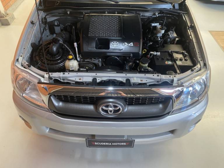 TOYOTA - HILUX - 2010/2010 - Prata - R$ 110.990,00