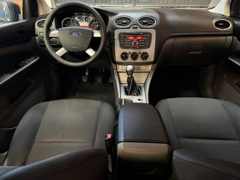 FORD - FOCUS - 2012/2012 - Preta - R$ 43.990,00