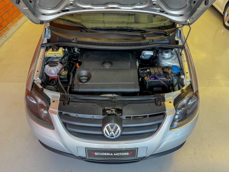 VOLKSWAGEN - FOX - 2008/2008 - Prata - R$ 31.990,00