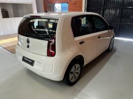 VOLKSWAGEN - UP - 2017/2017 - Branca - R$ 42.990,00