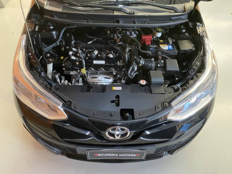 TOYOTA - YARIS - 2021/2021 - Preta - R$ 84.990,00