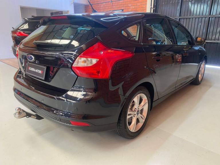 FORD - FOCUS - 2014/2014 - Preta - R$ 53.990,00