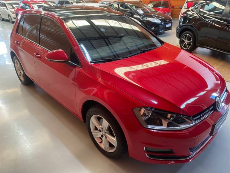 VOLKSWAGEN - GOLF - 2017/2017 - Vermelha - R$ 106.990,00