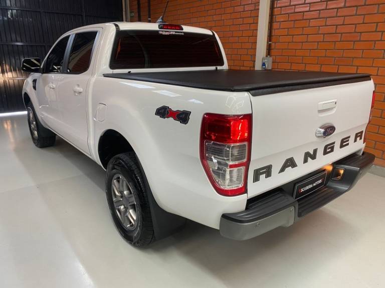 FORD - RANGER - 2022/2022 - Branca - R$ 174.990,00