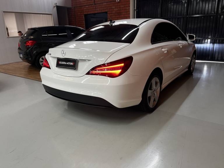 MERCEDES-BENZ - CLA 180 - 2018/2018 - Branca - R$ 118.990,00