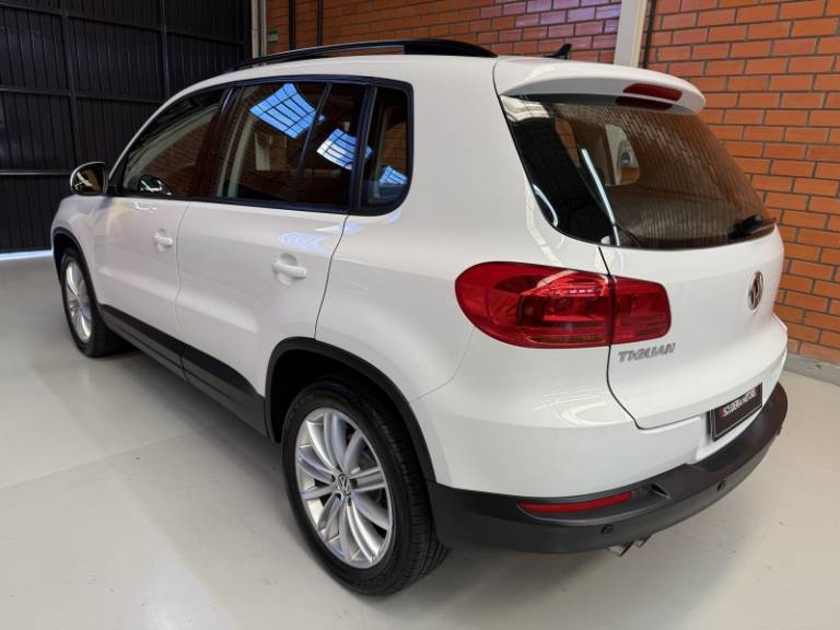 VOLKSWAGEN - TIGUAN - 2017/2017 - Branca - R$ 84.990,00