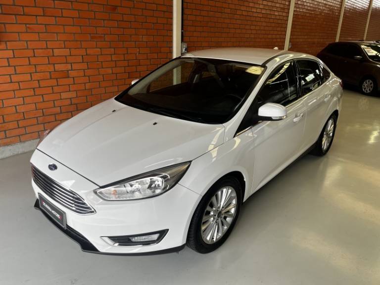 FORD - FOCUS - 2016/2016 - Branca - R$ 62.990,00