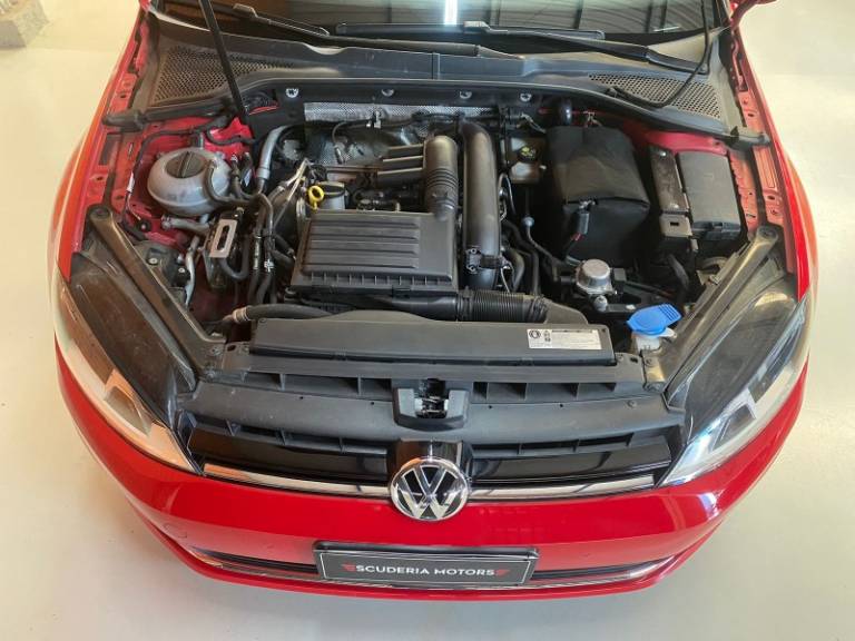 VOLKSWAGEN - GOLF - 2017/2017 - Vermelha - R$ 106.990,00