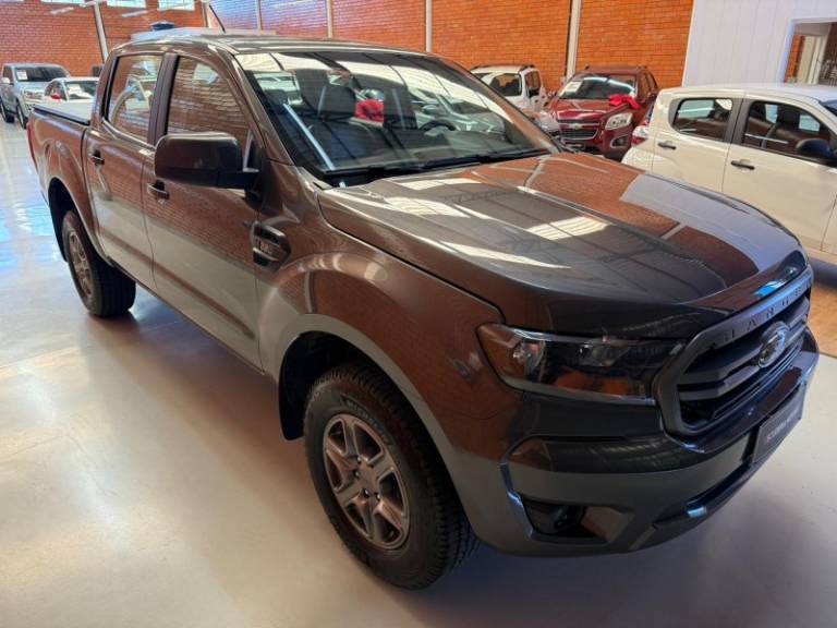 FORD - RANGER - 2021/2021 - Cinza - R$ 157.990,00