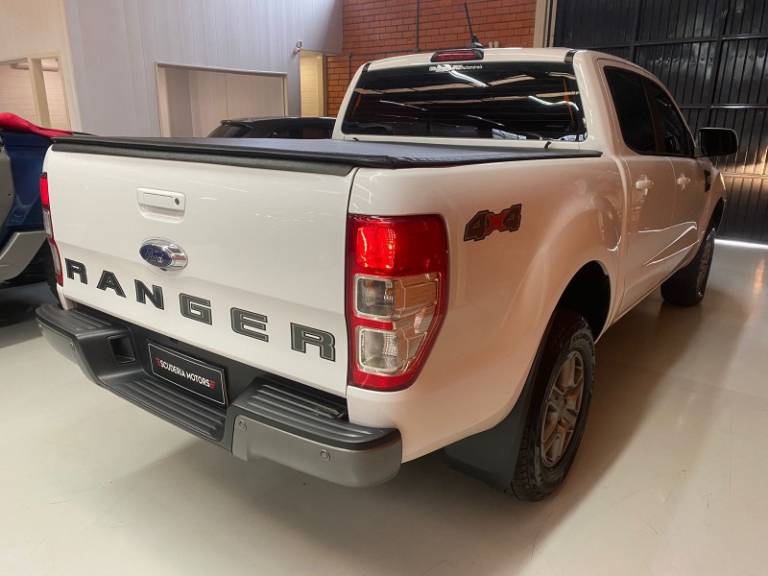 FORD - RANGER - 2022/2022 - Branca - R$ 174.990,00