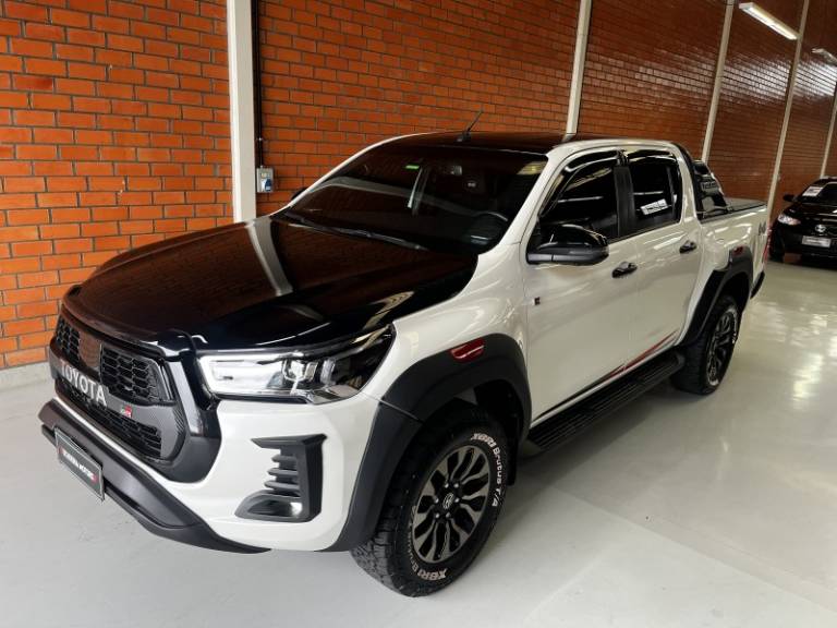 TOYOTA - HILUX - 2022/2022 - Branca - R$ 281.990,00