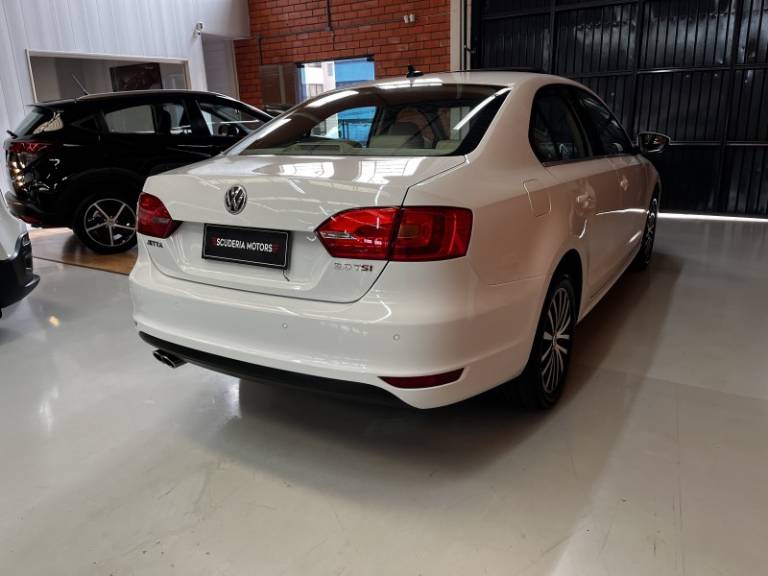 VOLKSWAGEN - JETTA - 2014/2014 - Branca - R$ 78.990,00