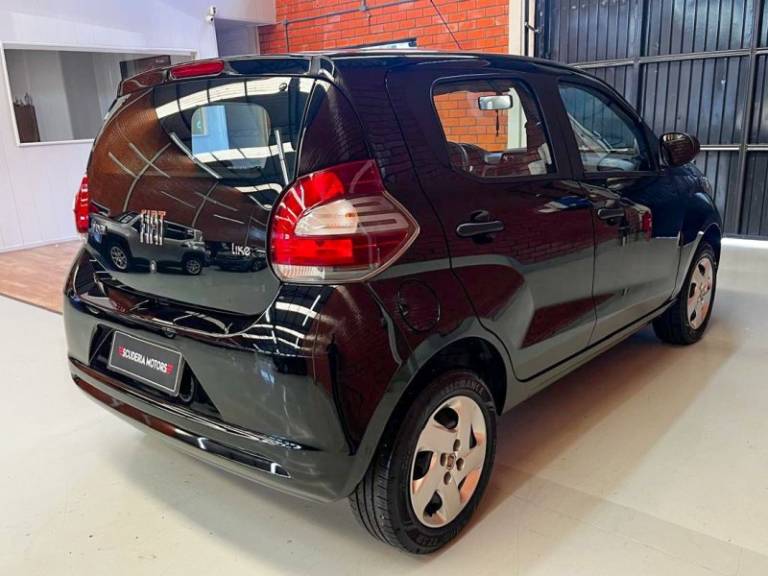 FIAT - MOBI - 2018/2019 - Preta - R$ 44.990,00