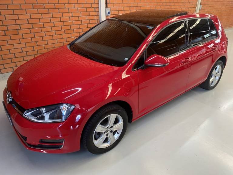 VOLKSWAGEN - GOLF - 2017/2017 - Vermelha - R$ 105.990,00