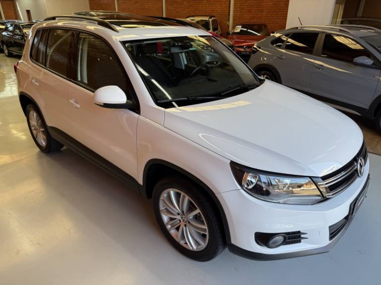 VOLKSWAGEN - TIGUAN - 2017/2017 - Branca - R$ 84.990,00