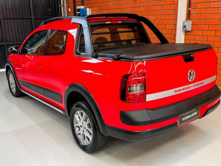 VOLKSWAGEN - SAVEIRO - 2016/2016 - Vermelha - R$ 69.990,00