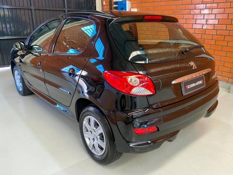 PEUGEOT - 207 - 2011/2012 - Preta - R$ 24.990,00