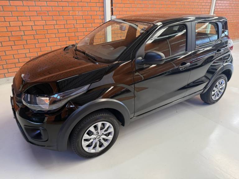 FIAT - MOBI - 2022/2022 - Preta - R$ 54.990,00