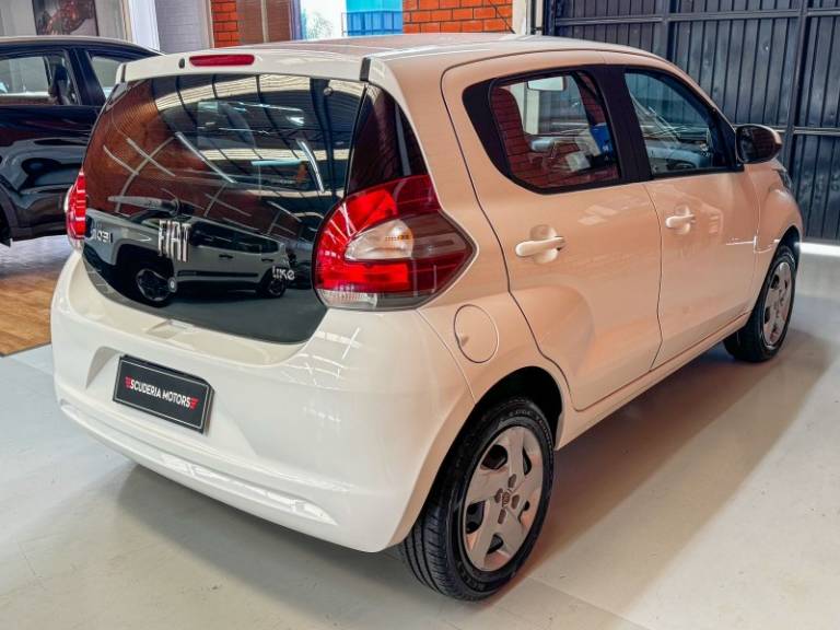 FIAT - MOBI - 2017/2018 - Branca - R$ 45.990,00