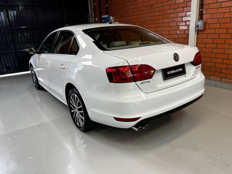 VOLKSWAGEN - JETTA - 2014/2014 - Branca - R$ 78.990,00