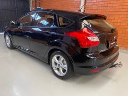 FORD - FOCUS - 2014/2014 - Preta - R$ 53.990,00