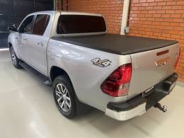 TOYOTA - HILUX - 2017/2017 - Prata - R$ 185.990,00