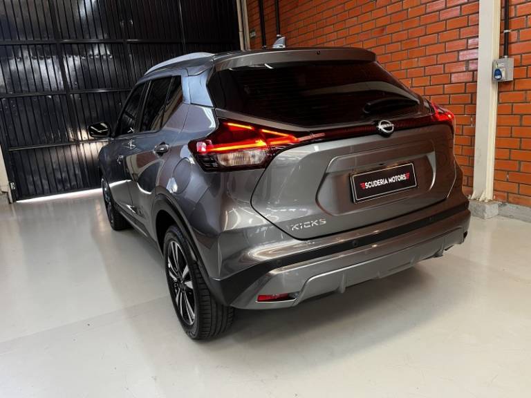 NISSAN - KICKS - 2024/2024 - Cinza - R$ 121.990,00