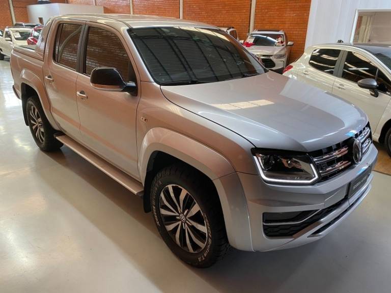 VOLKSWAGEN - AMAROK - 2020/2020 - Prata - R$ 189.990,00