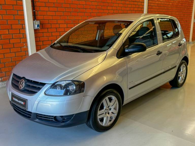 VOLKSWAGEN - FOX - 2008/2008 - Prata - R$ 31.990,00