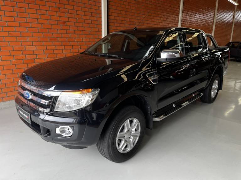 FORD - RANGER - 2013/2013 - Preta - R$ 109.990,00