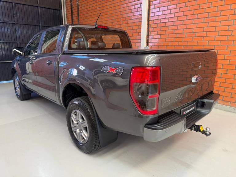 FORD - RANGER - 2021/2021 - Cinza - R$ 157.990,00