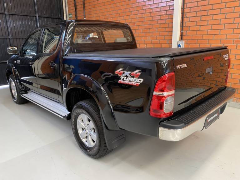 TOYOTA - HILUX - 2011/2011 - Preta - R$ 122.990,00